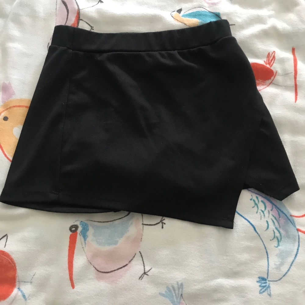 Black skort